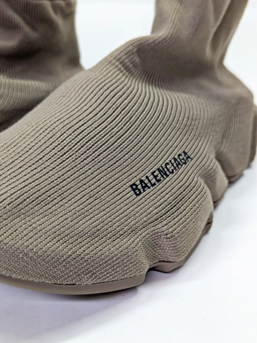 Balenciaga Men’s Speed Allover Knit Sneakers in Taupe Size 41 (MSRP $1,050) - Picture 4 of 9